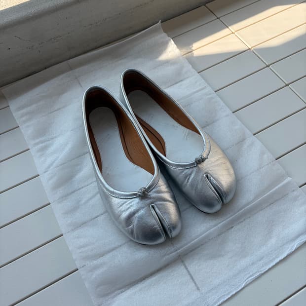 마르지엘라 타비 플랫 실버 38