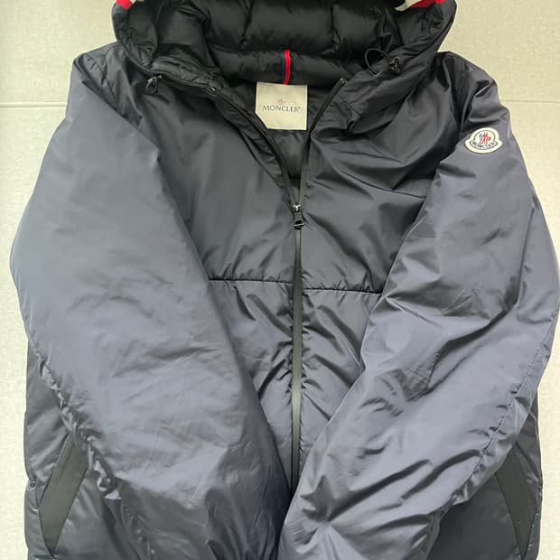 몽클레어 경량패딩(MELAMPYRE)