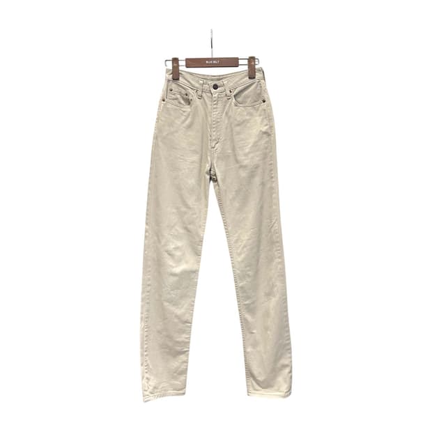 리바이스 코튼 팬츠 레귤러 스트레이트 핏 백 패치 로고 디테일 아이보리