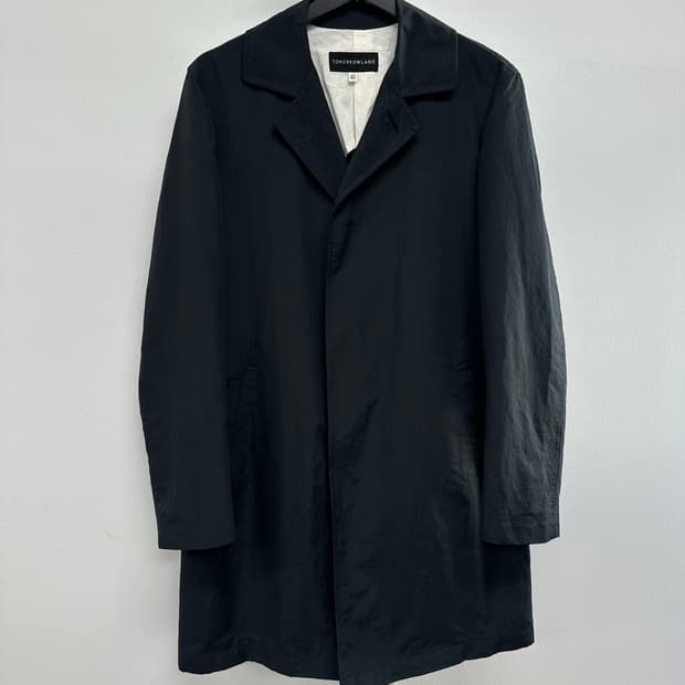 투모로우랜드 폴리 히든버튼 싱글코트