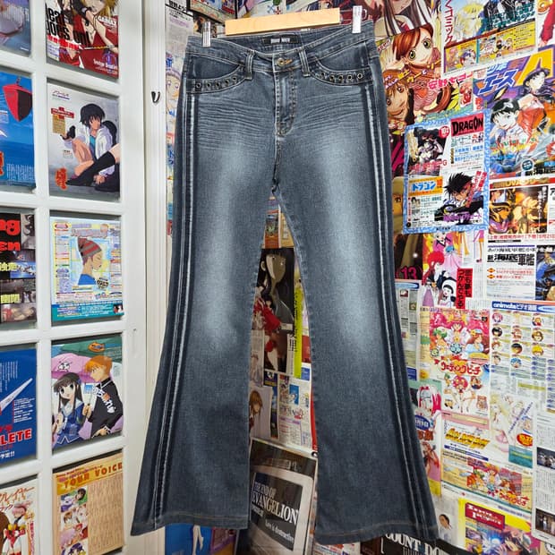 포켓 펀칭 그레이 부츠컷 데님팬츠