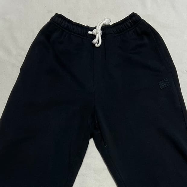 XS 아크네스튜디오 페이스 로고 블랙 조거팬츠