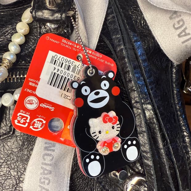 [새상품]2012 고전 헬로키티 x 쿠마몬 콜라보 핑크 글리터 키링 백