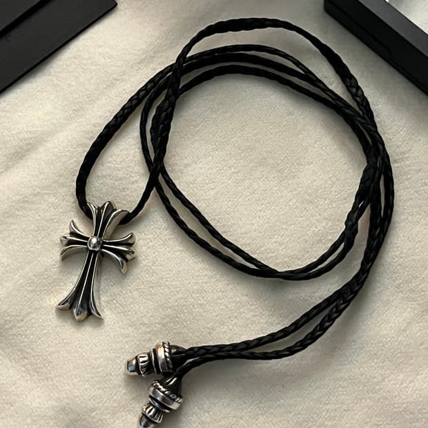 크롬하츠 레더 크로스 목걸이