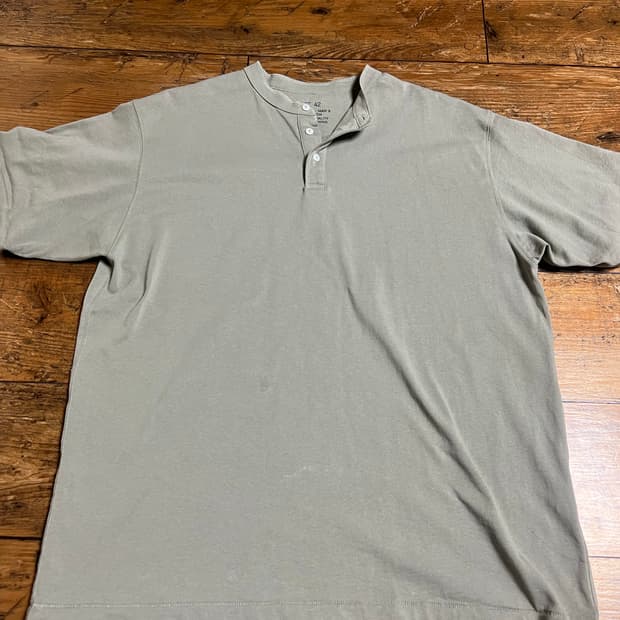 아웃스탠딩 헨리넥 반팔 L HENLEY NECK T-SHIRT_OLIVE
