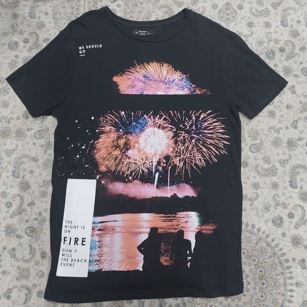 BERSHKA 버쉬카 불꽃놀이 프린팅 반팔티 S (55반까지)