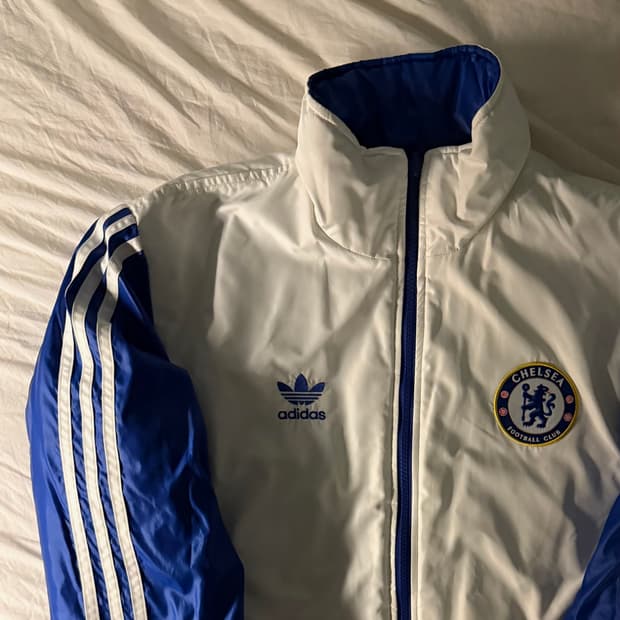 아디다스 첼시 리버시블 패딩