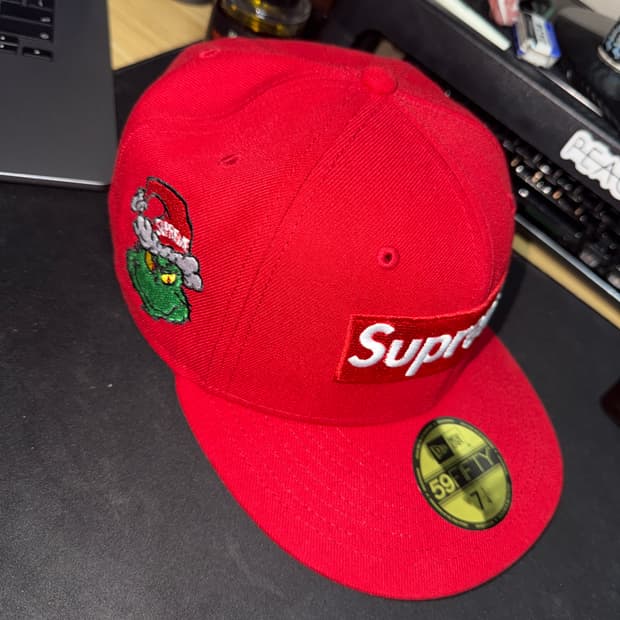 슈프림 x 뉴에라 레드 7 1/4