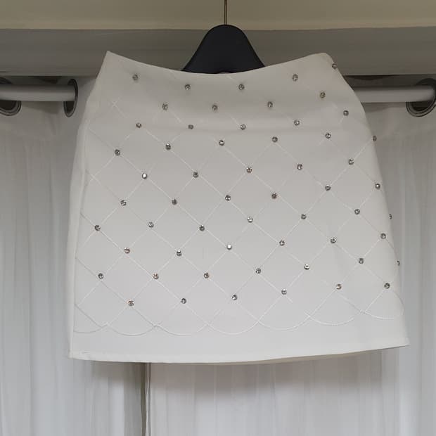 화이트 큐빅 미니 스커트)44