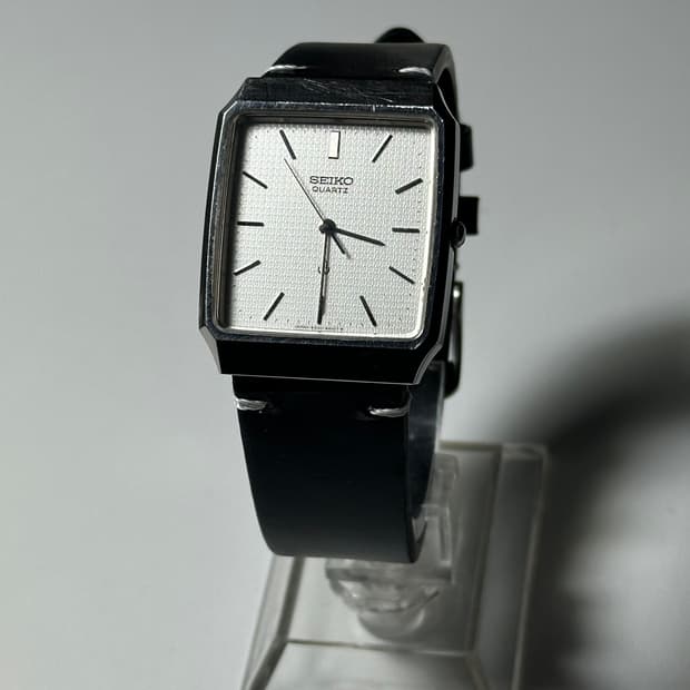 SEIKO quartz square