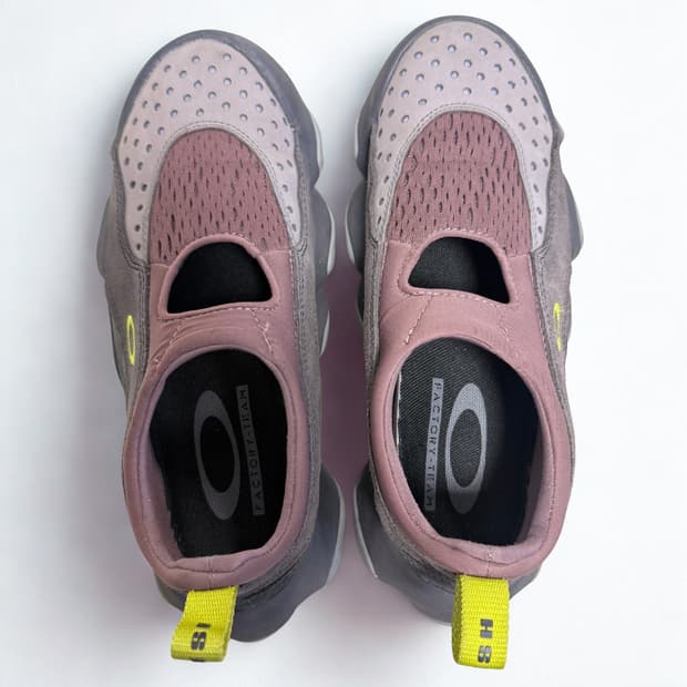 오클리 스니커즈 버건디 240