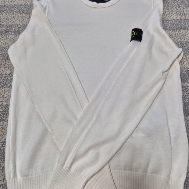 스톤아일랜드 아이보리니트티 L1