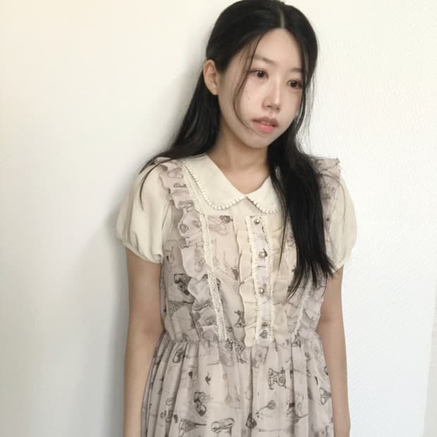 axes femme antique lace dress