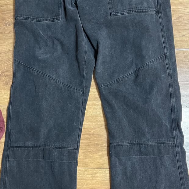 (밑단 헤짐) 플라스틱 프로덕트 wave zipper pants M