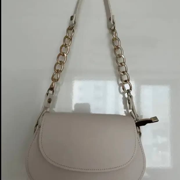 아이보리 체인 숄더백