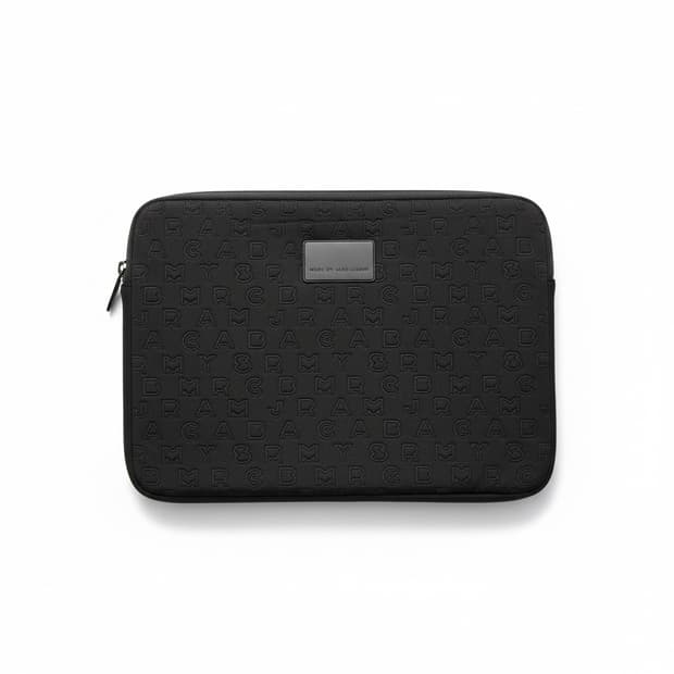 마크제이콥스 블랙 로고 노트북 파우치