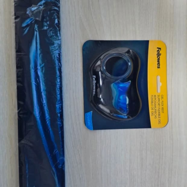 새상품 젤 손목받침대 팜레스트 키보드 쿠션 손목거치대 펠로우즈