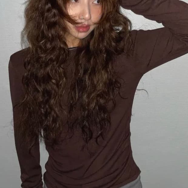 셔링 레이어드 워머티셔츠 갈색