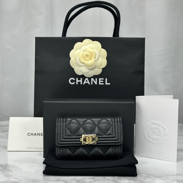 샤넬 보이 금장 카드 똑딱이 지갑