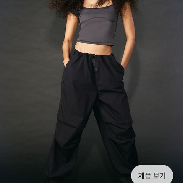 H&M 패러슈트팬츠 새상품XXS 
택있음
카키