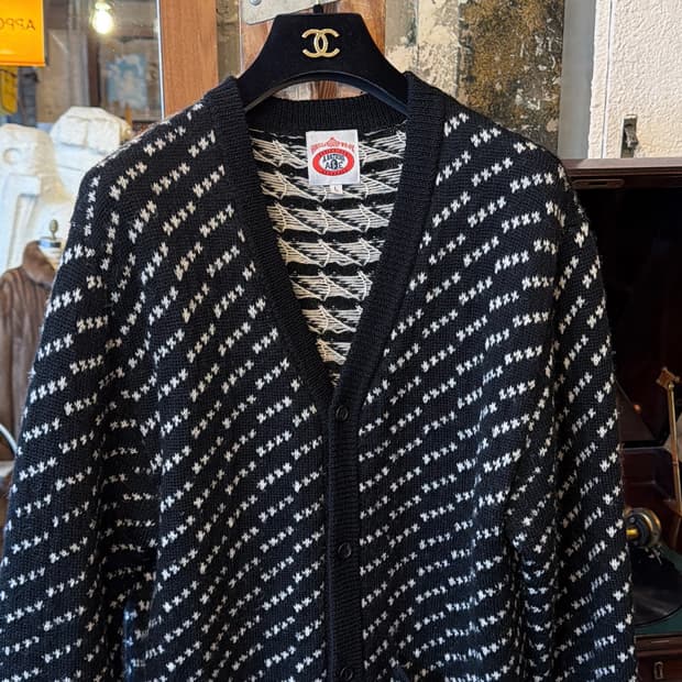 베이프 패턴 울 가디건