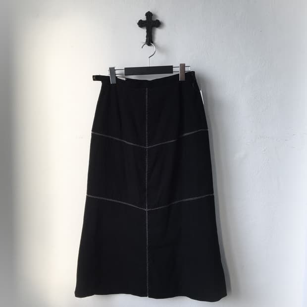 Stitch line point long skirt