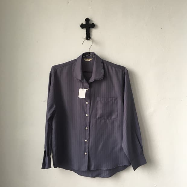 Collar point stripe pattern blouse