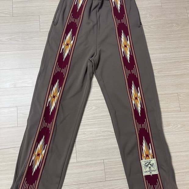 캐피탈 스무스 저지 코치 & 제퍼 스트레이트 팬츠