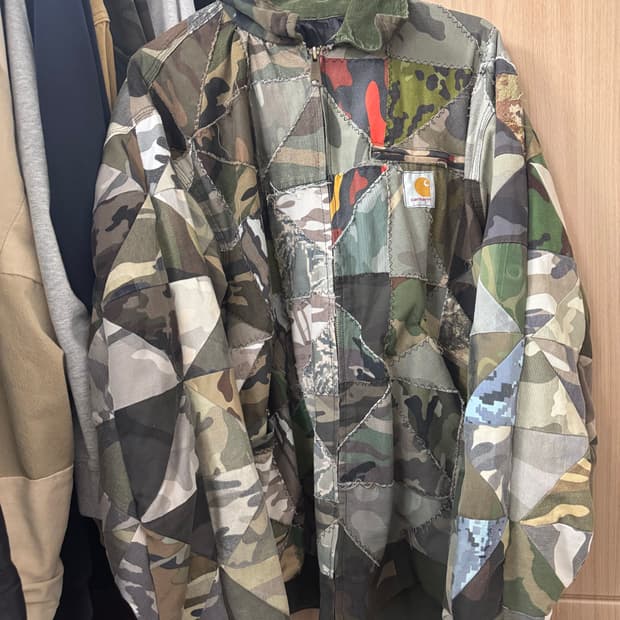 칼하트 패치워크 카모 자켓