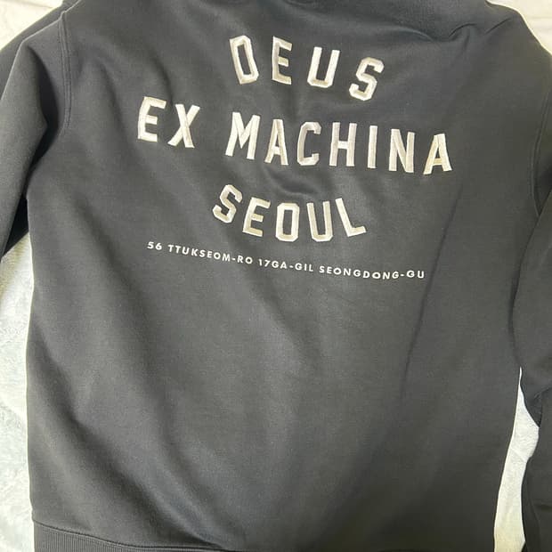 데우스엑스마키나 서울 어드레스 후드집업 