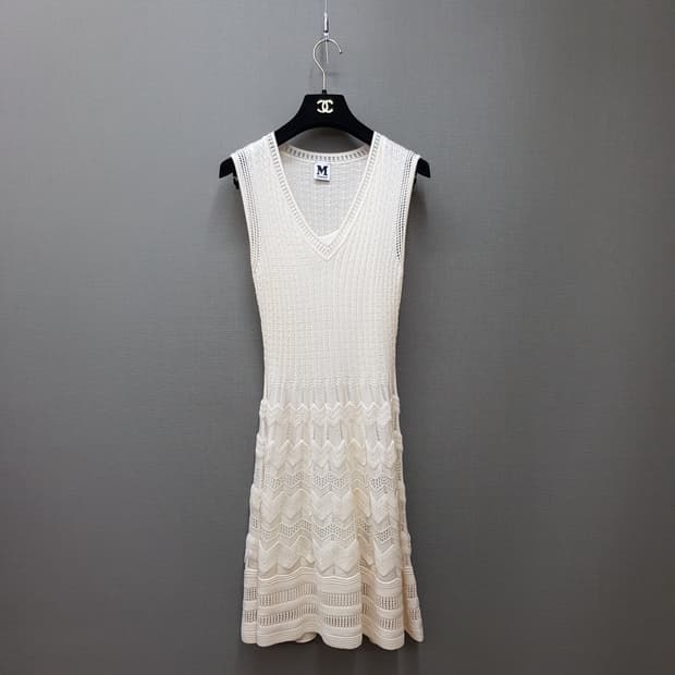 미쏘니 셰브런 니트 슬리브리스 원피스 40사이즈