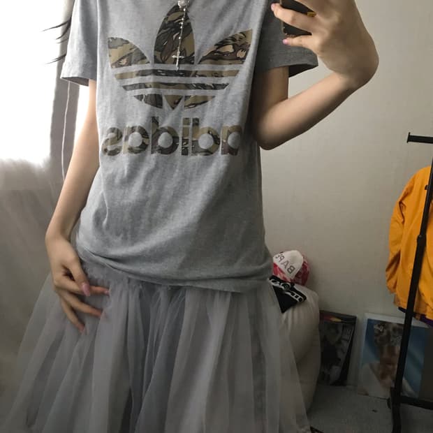 아디다스 그레이 카모 반팔티셔츠