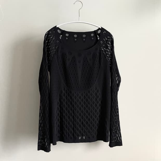 히로코 코시노 메쉬 긴팔티