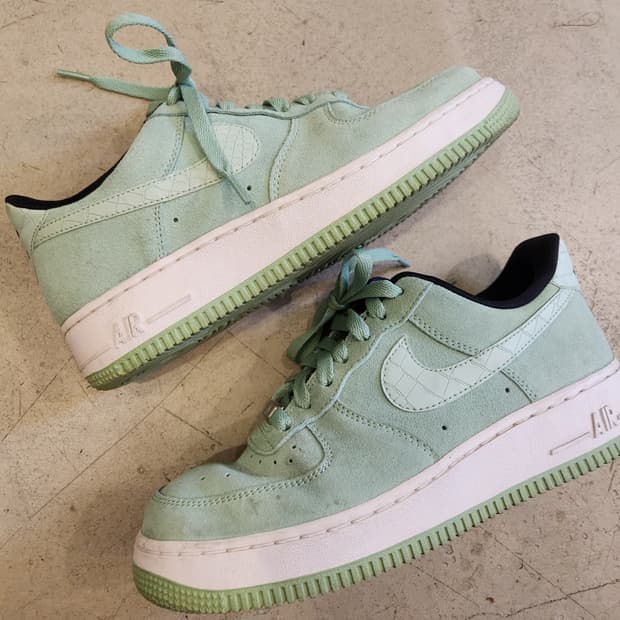 나이키 에어포스1 에나멜그린
