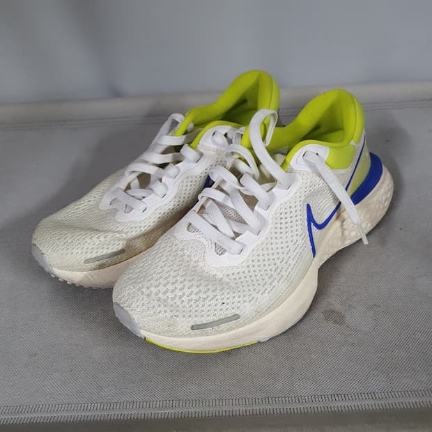 나이키 줌X 인빈시블 런 플라이니트 화이트 레이서 블루 