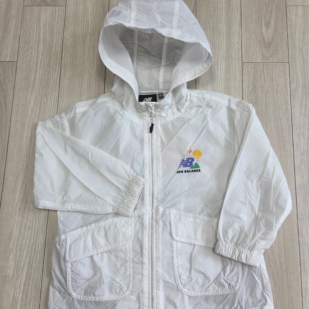 뉴발란스 바람막이 점퍼 110