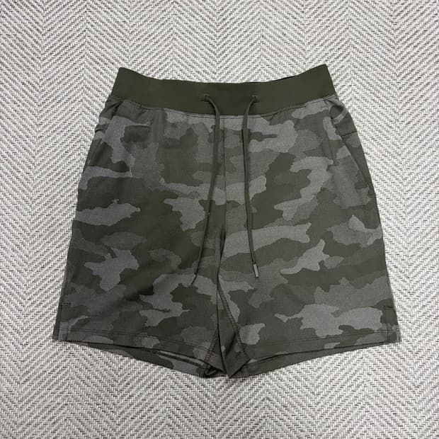 룰루레몬 카모 트레이닝쇼츠 v4674