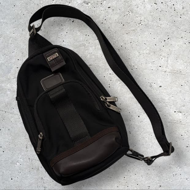 투미 TUMI 2WAY 검정색 슬링백 가방