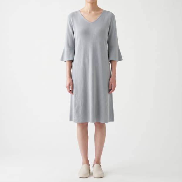 한섬 LÄTT(래트) 브이넥 니트 미디 원피스