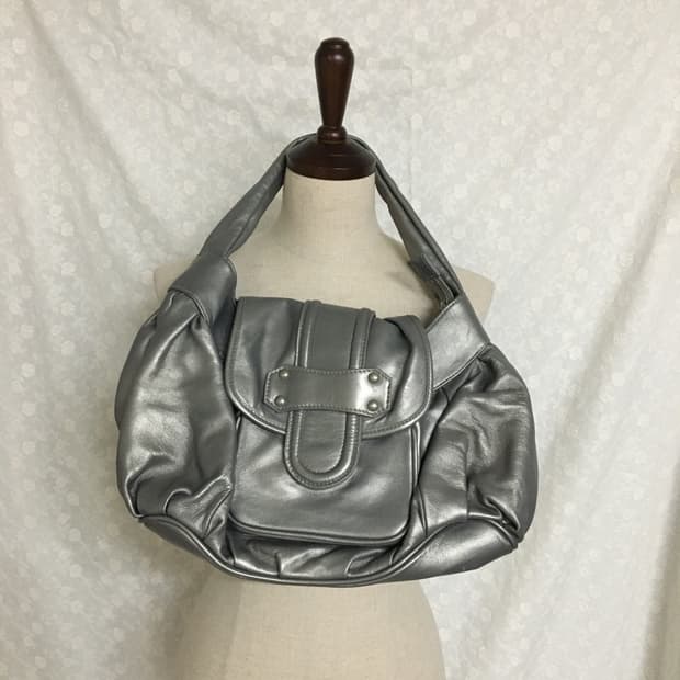 Y2K 무드 실버 레더 숄더백