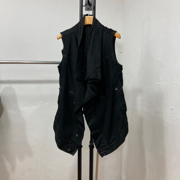 릭오웬스 다크쉐도우 비대칭 지퍼 베스트