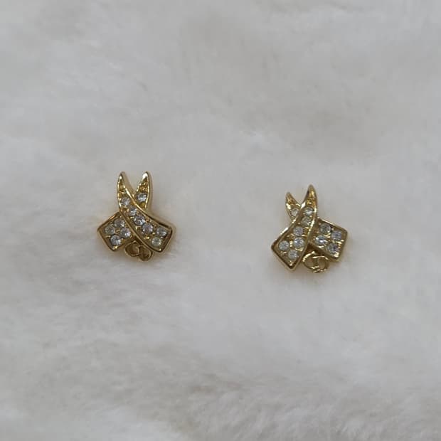 디올 금장 리본 cd로고 귀걸이