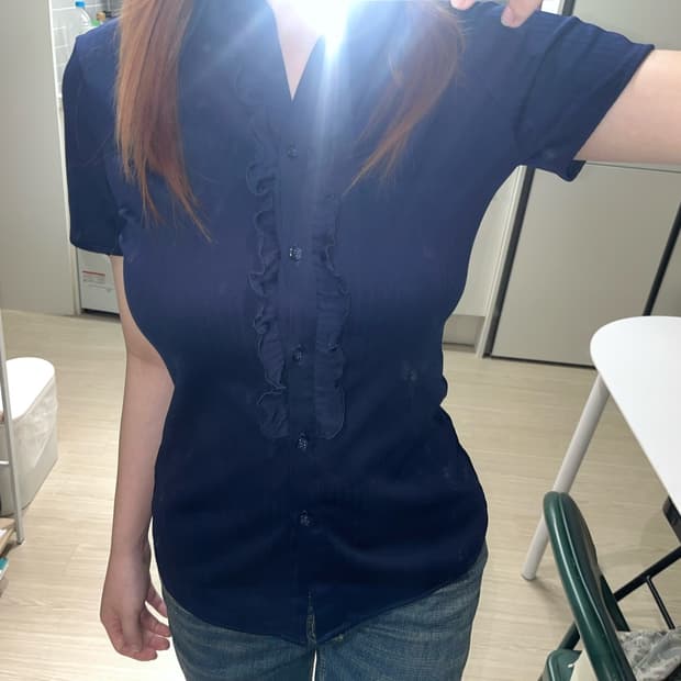 네이비 프릴 브이넥 반팔 셔츠