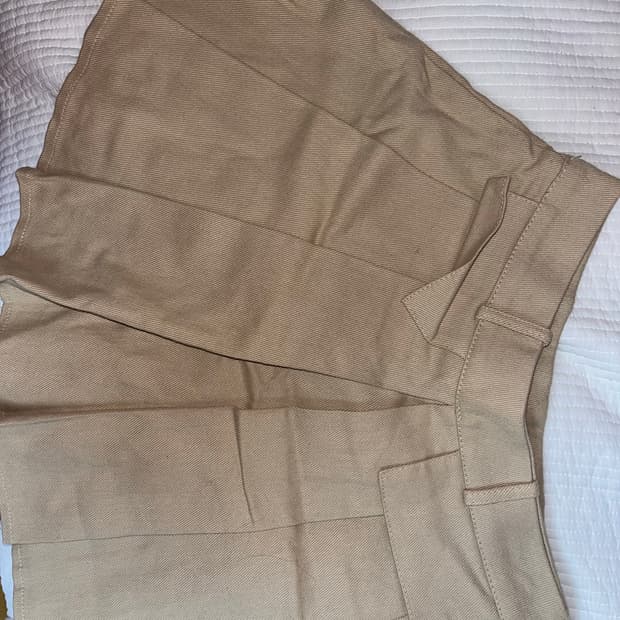 베이지 미니스커트