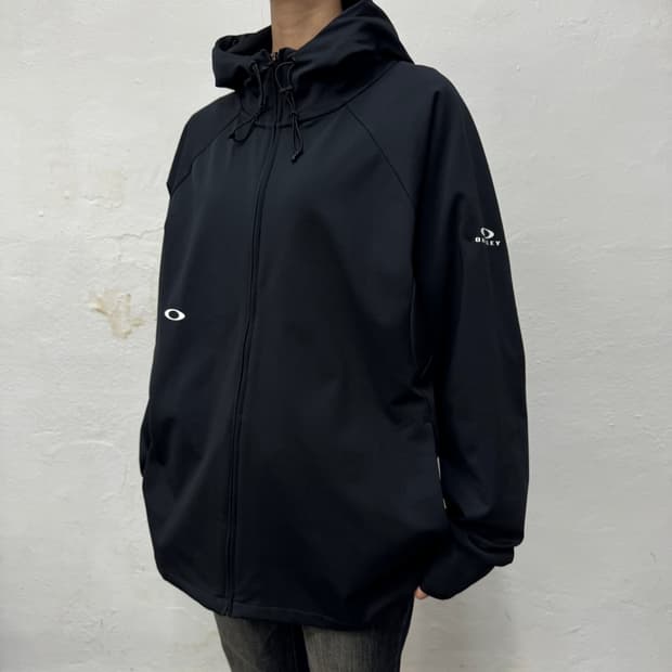 오클리(OAKLEY) 블랙 인핸스 그리드 폴리에스터 후드 윈드브레이커