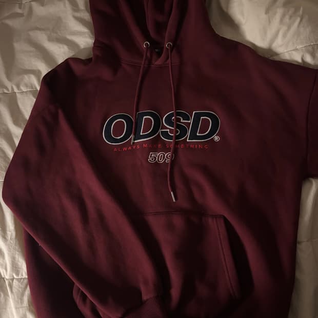 오드스튜디오 버건디 후드티