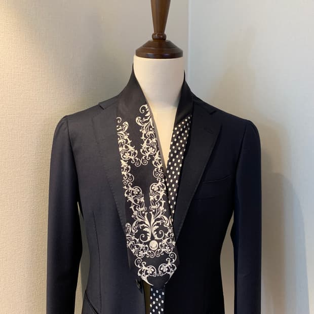 베르사체(VERSACE) 신형라벨 블랙컬러 페이즐리 명품넥타이 A+등급