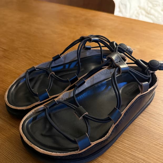 르메르 샌들 37사이즈입니다.