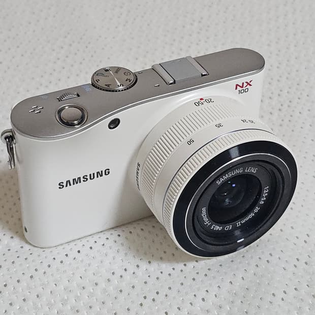 삼성 NX100 미러리스 카메라