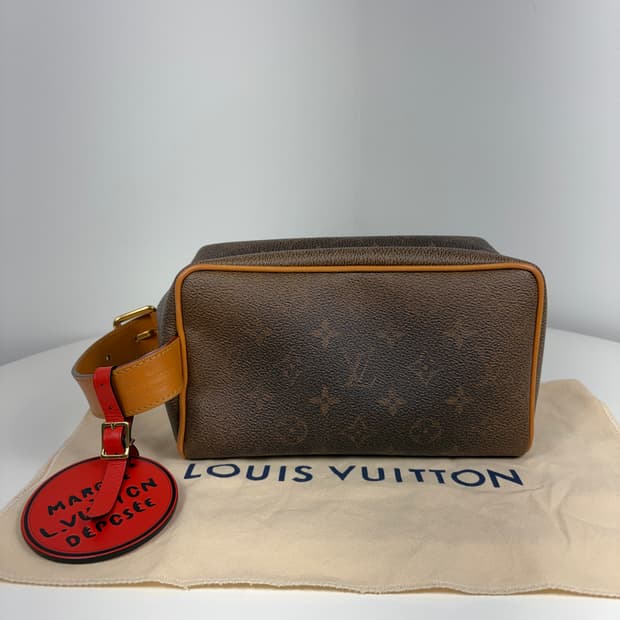 루이비통 M11765 락커 도프키트 파우치